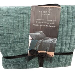 Ethereal 3 Piece Soft and Luxurious Queen Green Velvet Quilt